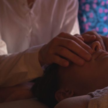 Arc és koponya masszázs